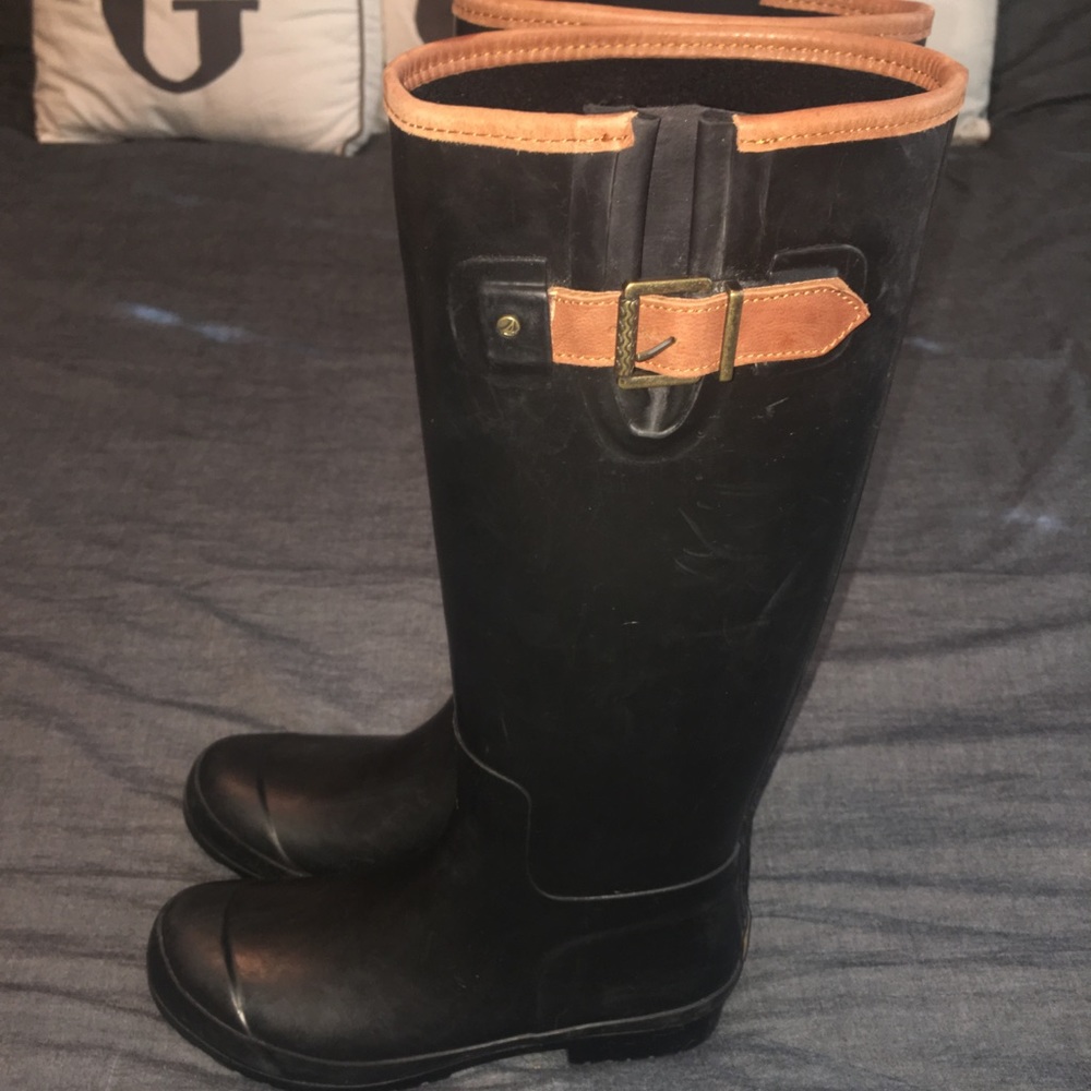Sperry black rainboots in size 10